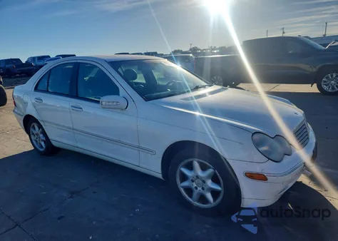 2003 Mercedes-Benz C 240 из США, поврежденный, VIN WDBRF61J03F372065